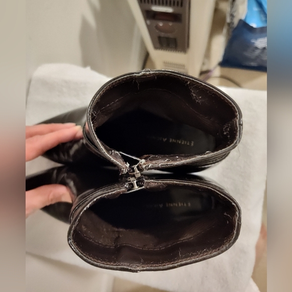 Women's Etienne Aigner brown ankle boots w/ side zippers and heels, 9.5M - Picture 3 of 8